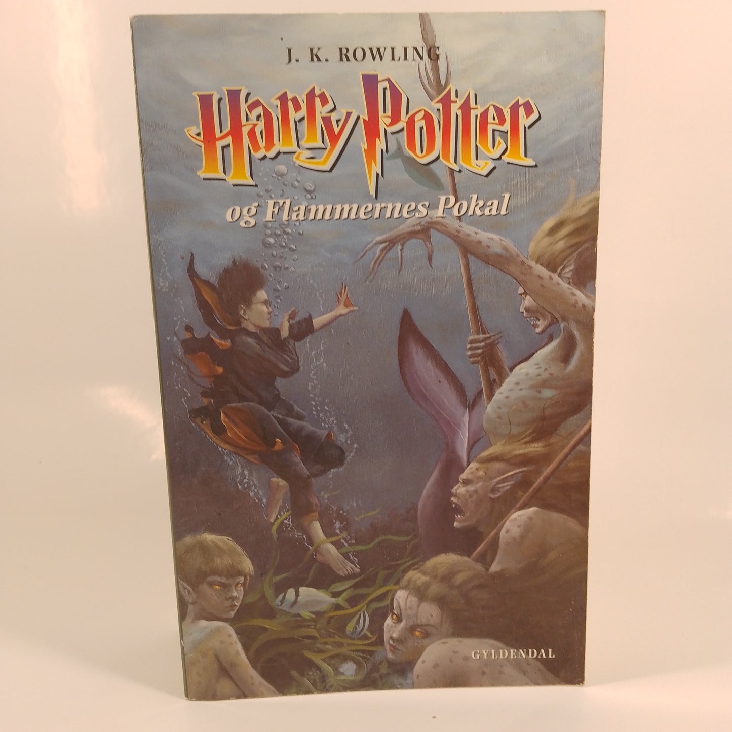 Harry Potter og flammernes pokal af J.K. Rowling