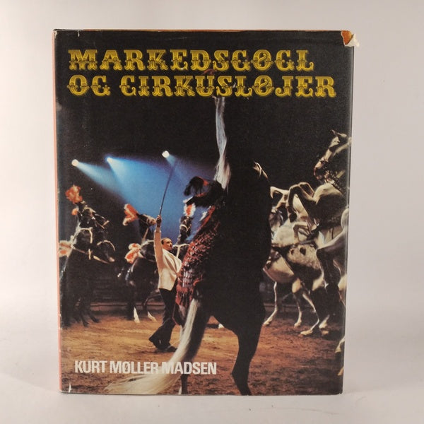 Markedsgøgl og cirkusløjer af Kurt møller Madsen