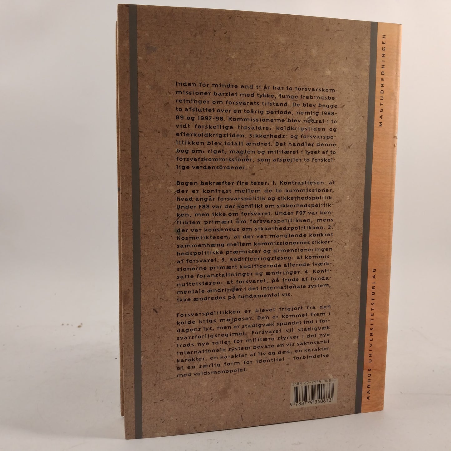 Riget, Magten og militæret af Berter Heurlin