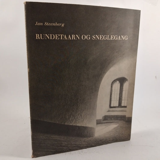 Rundetaarn og sneglegang af Jan Steenberg
